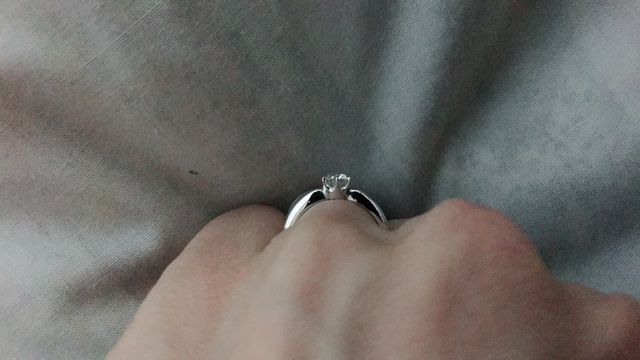 横から撮影して、リングの高さがわかる写真