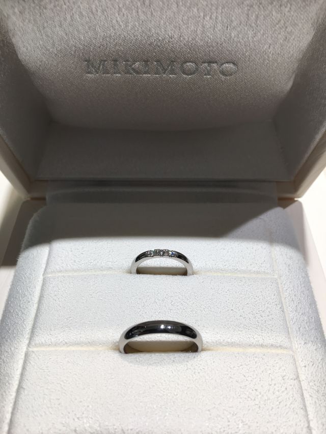 ミキモトのボックスに入っている状態。上が私で下が旦那さん