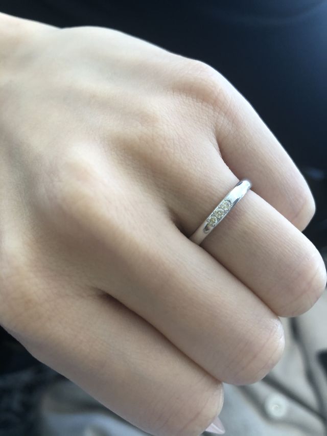 3粒のダイヤがとても上品な指輪