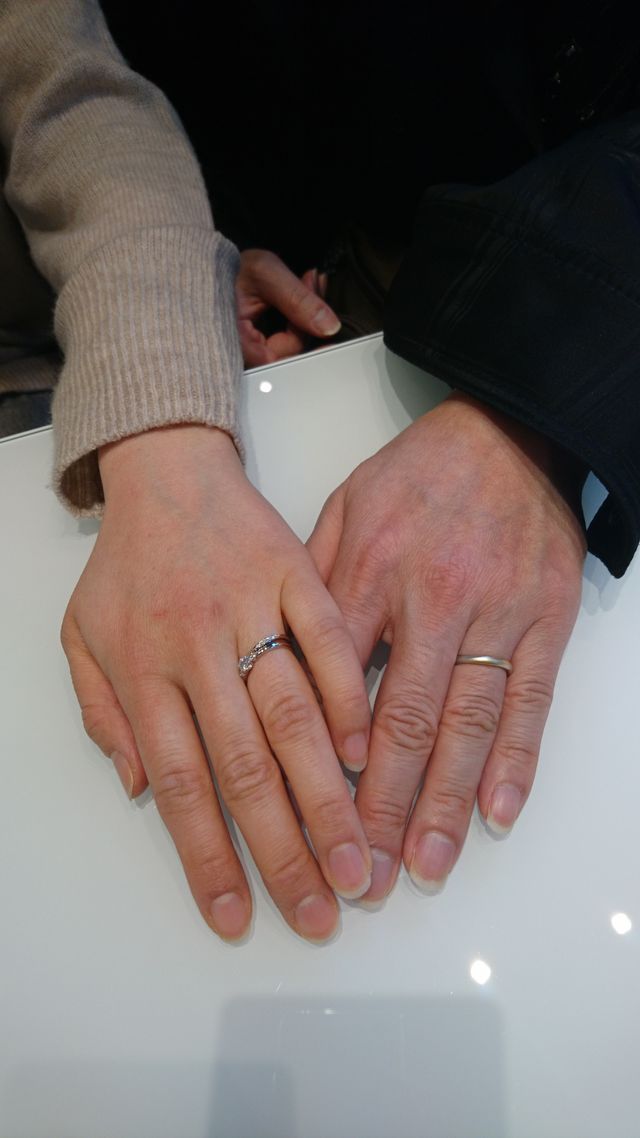 ブランドは一緒ですが、種類は別々です