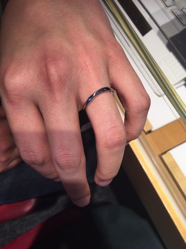 男性用の指輪のデザインラインナップも豊富でした。