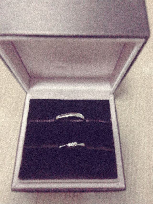 指輪をボックスにいれた状態の様子。