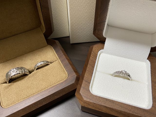 模様が1周入っていて日本の指輪とはひと味違った仕上がりです。