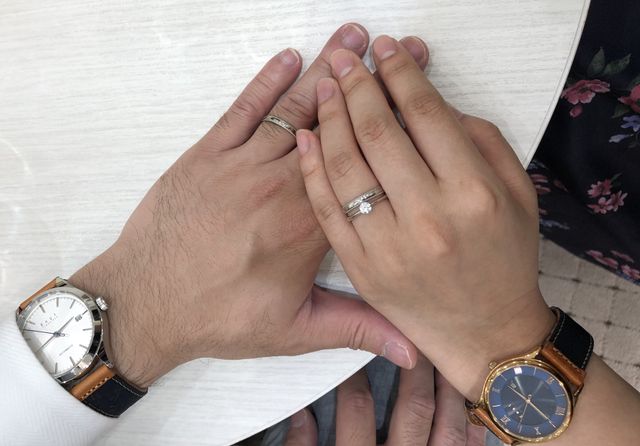 婚約指輪と重ね付けしても派手すぎず可愛いです！