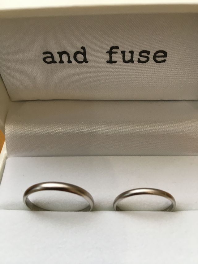 シンプルで細めの指輪です