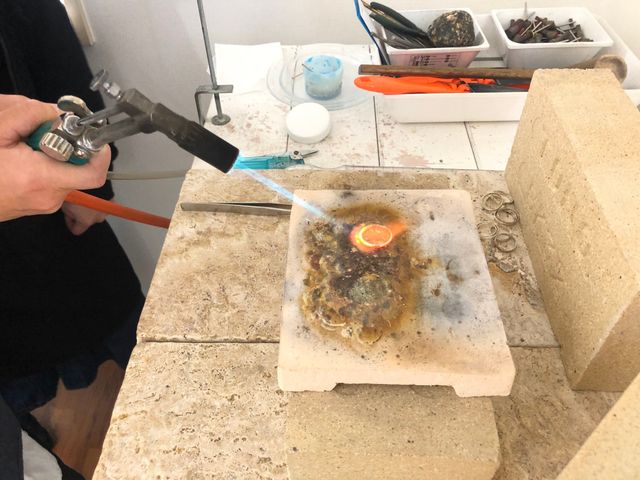 作成中です。完全個室なので、お喋りしながら楽しく作成♪