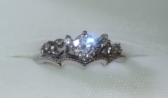 王冠モチーフです。