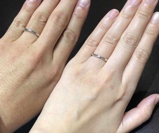 一粒ダイヤとは思えない控えめで上品な輝きです。