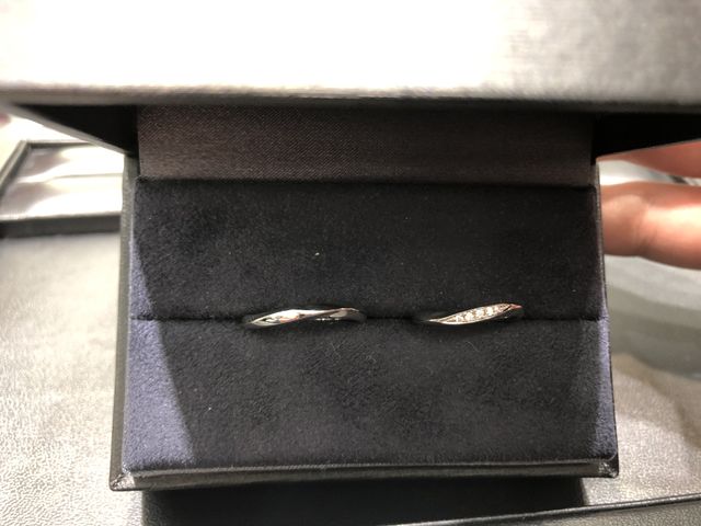 ウェーブラインなので、指が長く見えます。