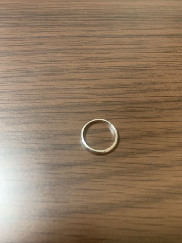 シンプルなプラチナのリングです。
