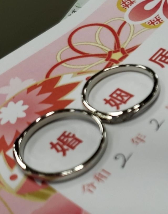 ダイヤが控えめなので男性側のリングとお揃い感が強いのがグッド