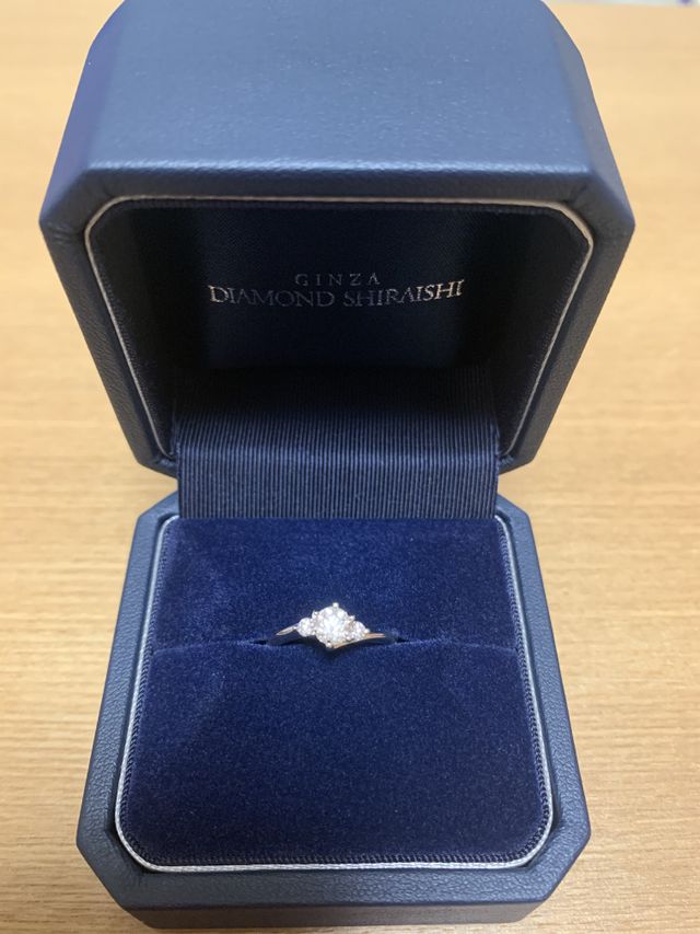 0.405カラット　両脇にメレダイヤをつけました