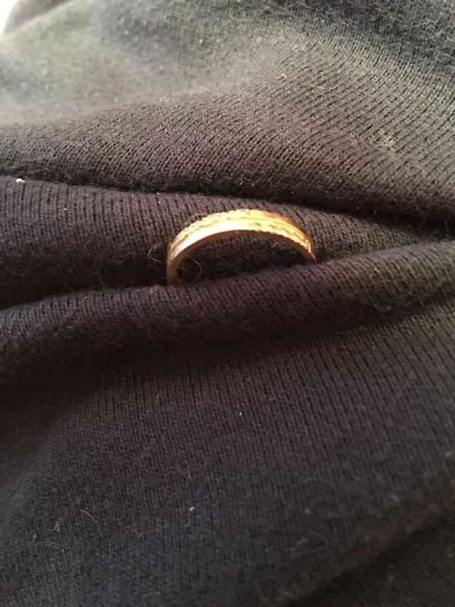 ゴールドの直線的なデザイン