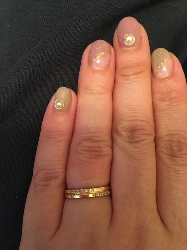 対照的にダイヤモンドが入っています