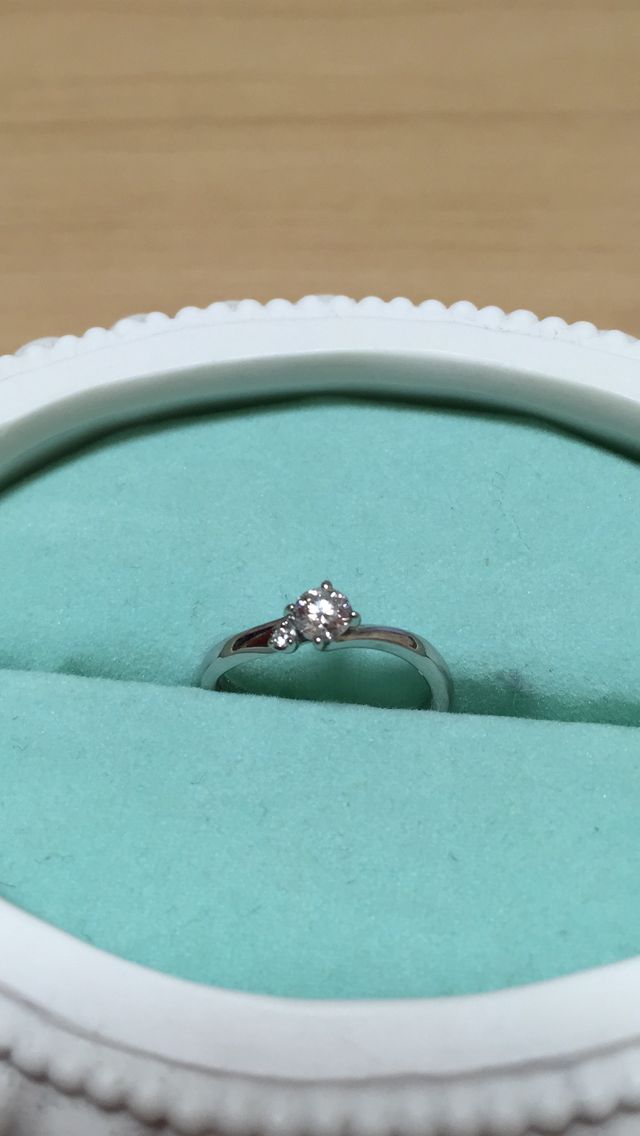 指輪の全体がよく写ってる写真です。