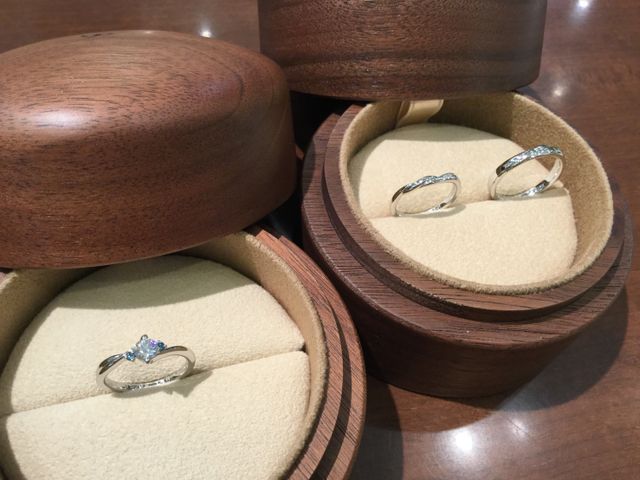 婚約指輪と結婚指輪です。