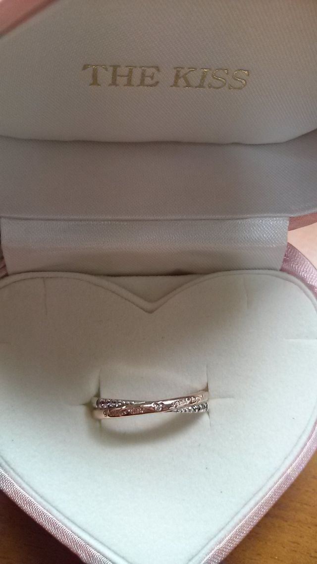 ピンクのハート型ケースが選べたので、入れてもらいました。