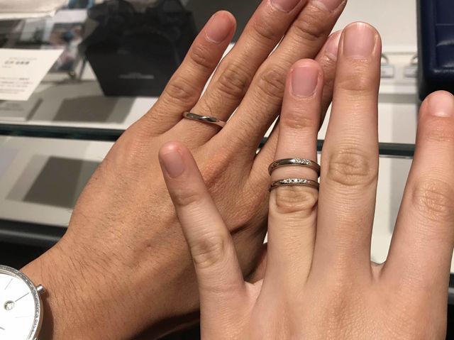 2人でそれぞれお気に入りの指輪を試着しました。