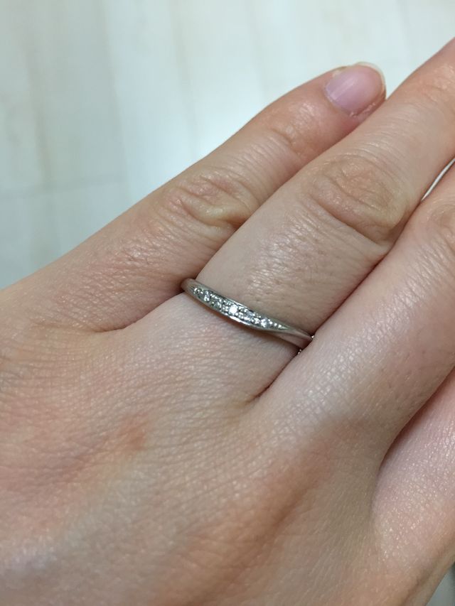 光が当たるとキラキラ光って綺麗です。