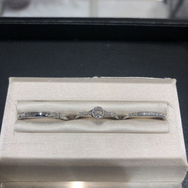 婚約指輪と結婚指輪のセットです。