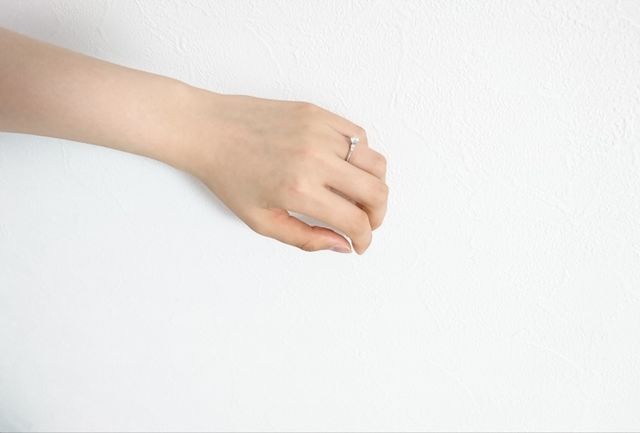 ミル打ちがキラキラしていて、横から見ても綺麗です