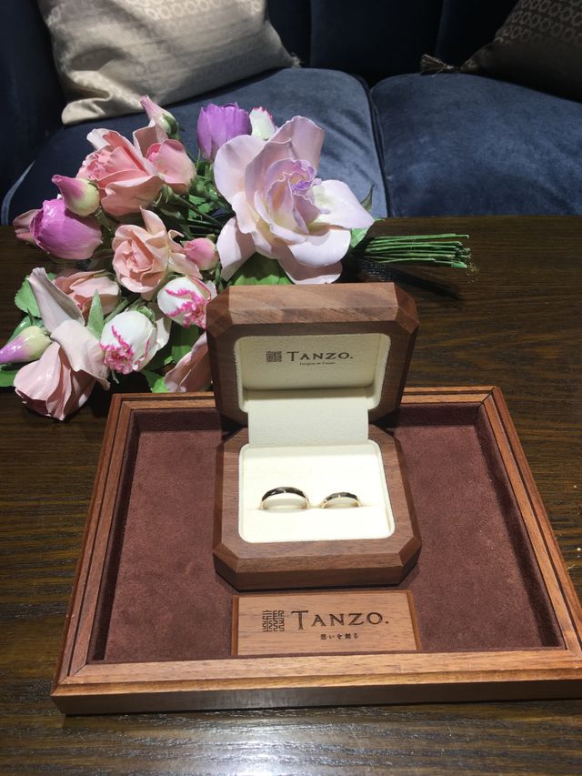 受け取り時。木の優しさと温かみを感じるケースに入ってます。