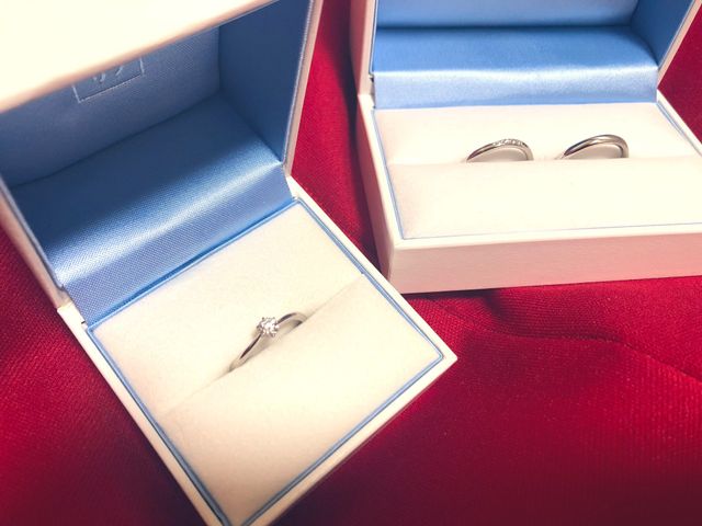 婚約指輪はダイヤ一粒のシンプルを選びました。