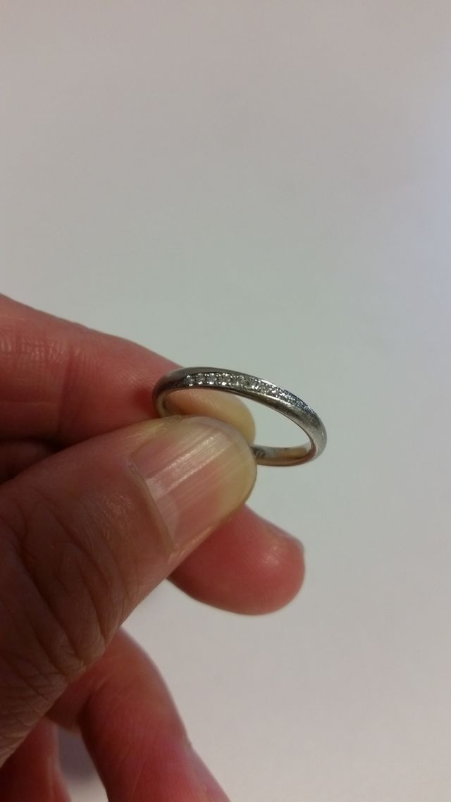 リング内側に、名前やメッセージなどを入れてもらえます。