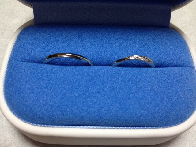 シンプルで華奢なデザインだがダイヤが輝き存在感があります