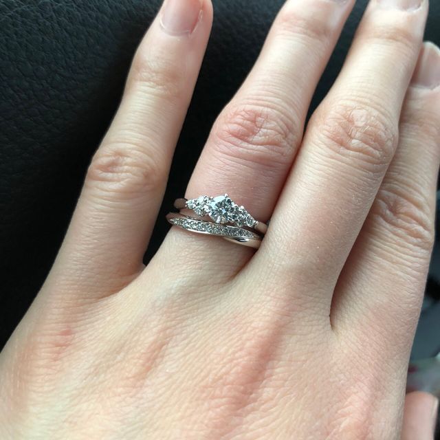 上についてある指輪です。ダイアモンドは0.268ctです。