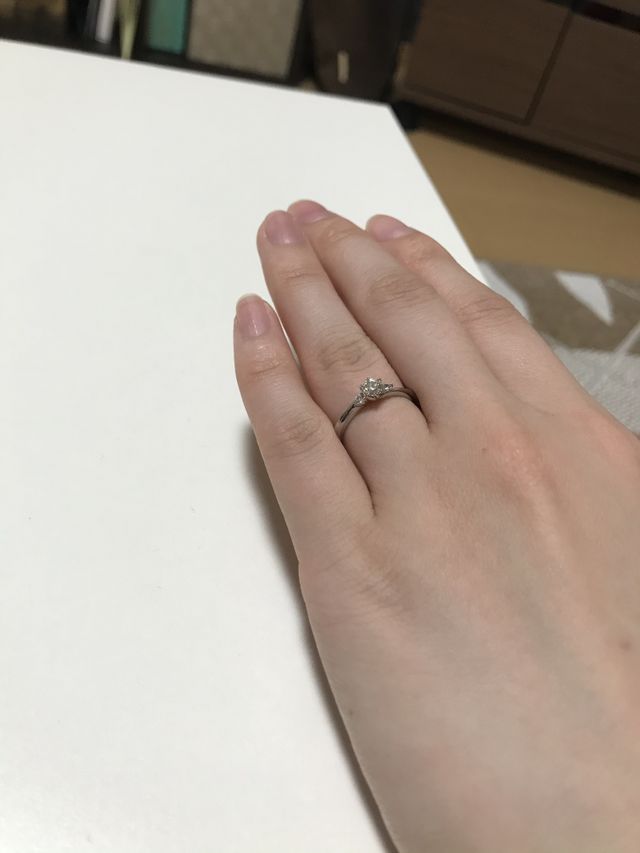 指輪をつけてもらった写真