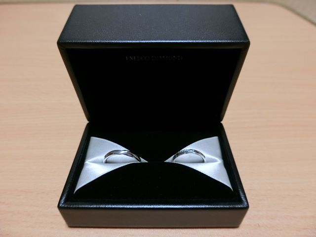 ボックスもモノトーンで高級感があります。