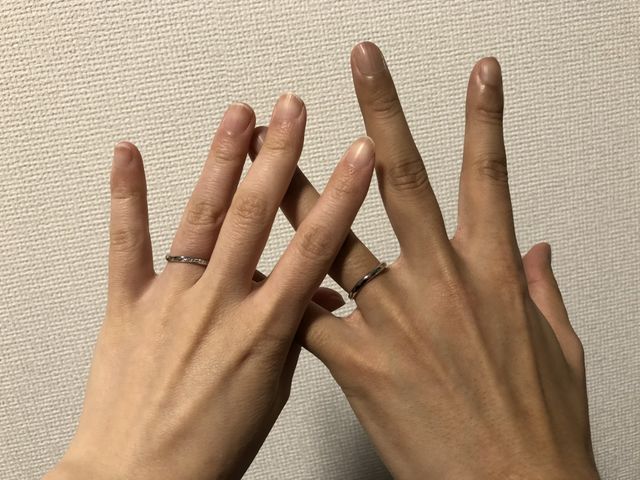 着用して自宅で撮影しました。