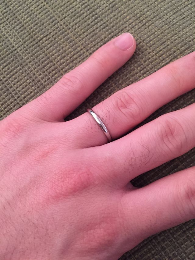 4℃のブライダルリング。シンプルなデザイン、プラチナです。