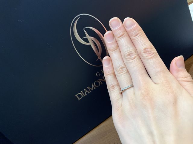 ダイヤの輝きがとても綺麗です。