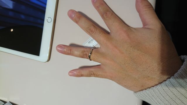 結婚指輪を着用