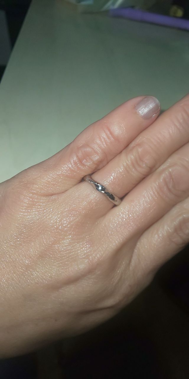 誕生日の日に婚約指輪を彼の手作業で作ってもらいました。