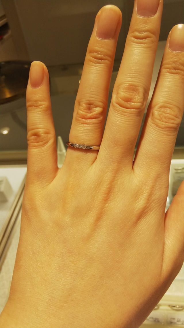 シンプルだけど石の輝きがきれいです。