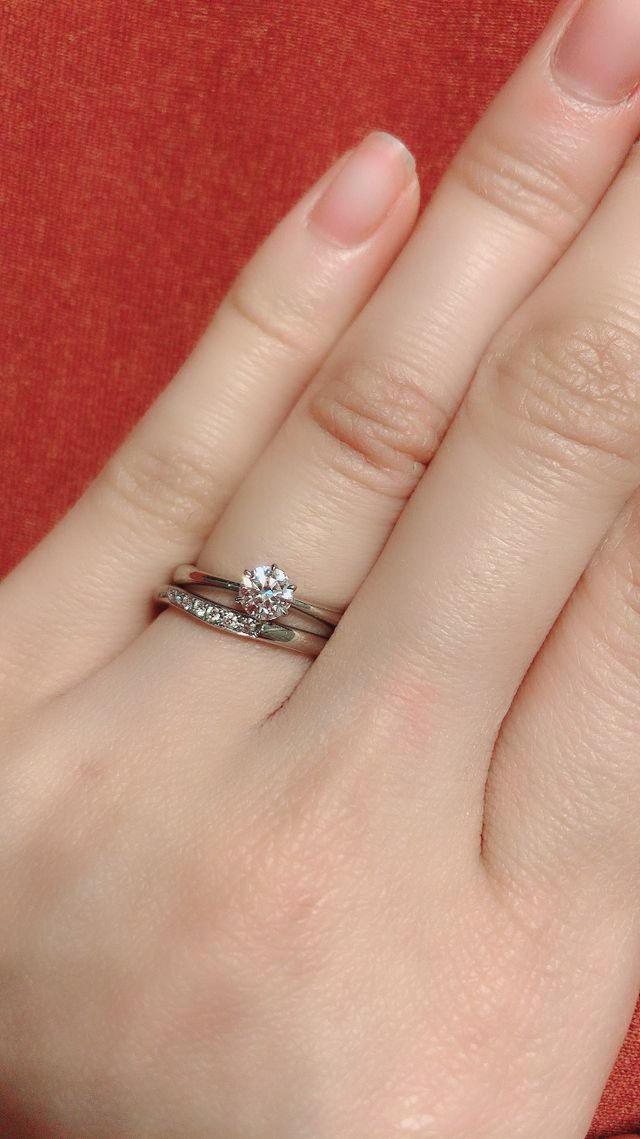 光源が弱い所でも強く白く透き通り、他にない特別な美しさです。