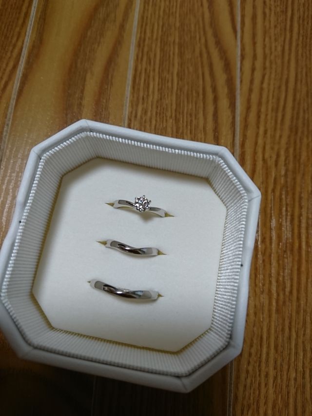 婚約指輪、結婚指輪それぞれになります