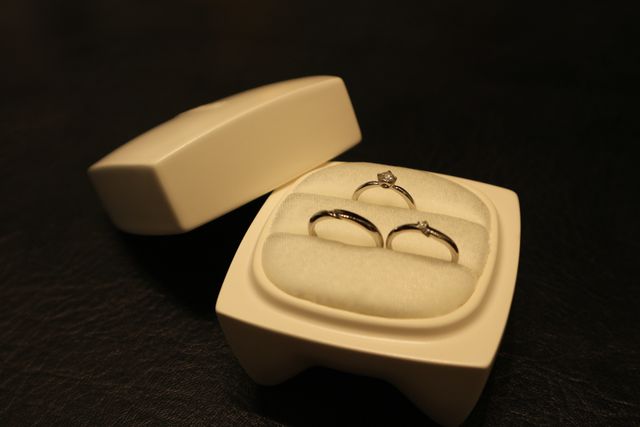 婚約指輪とペアの結婚指輪です