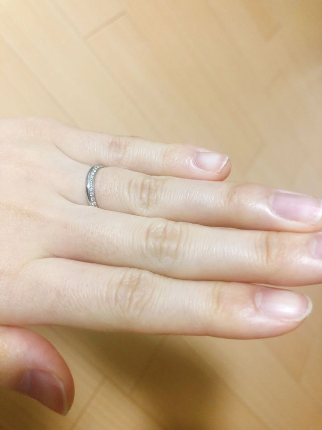 縦半分にダイヤが入っている面と入っていない面に分かれています