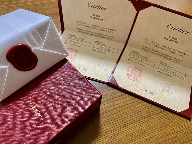 レッドのボックスは高級感がある