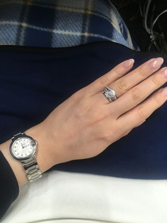 仕事時に着用。同ブランドで揃えた婚約指輪と結婚指輪です。