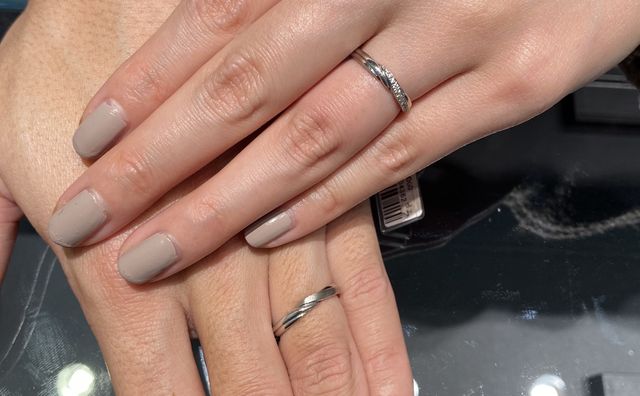 絶妙なデザインが素敵な指輪です。