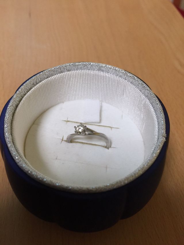 初桜の婚約指輪です。結婚指輪とペアリングになります。