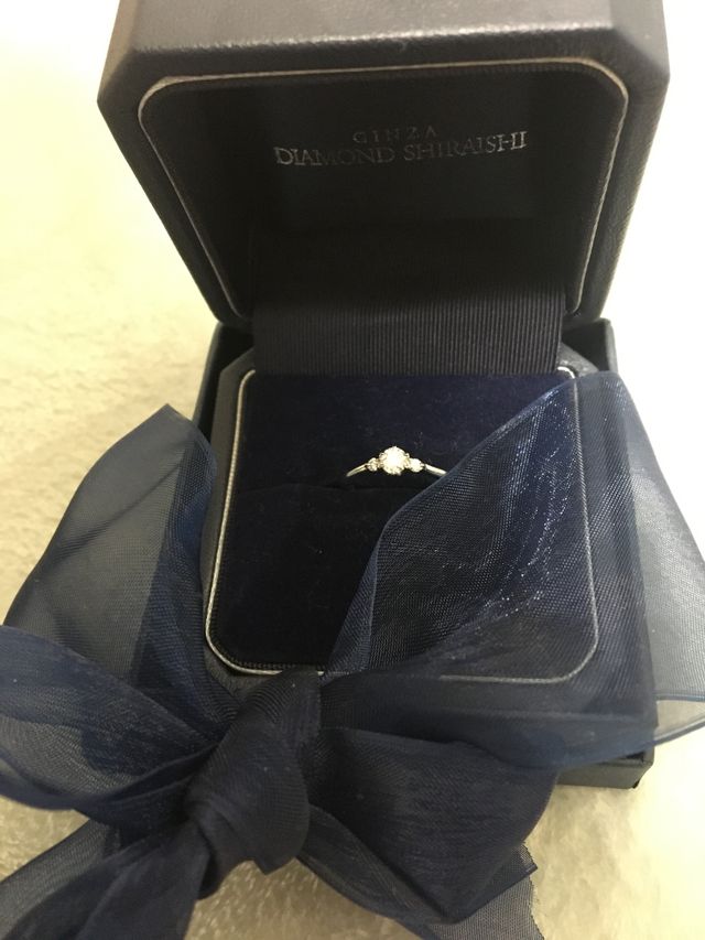 3石の指輪です。