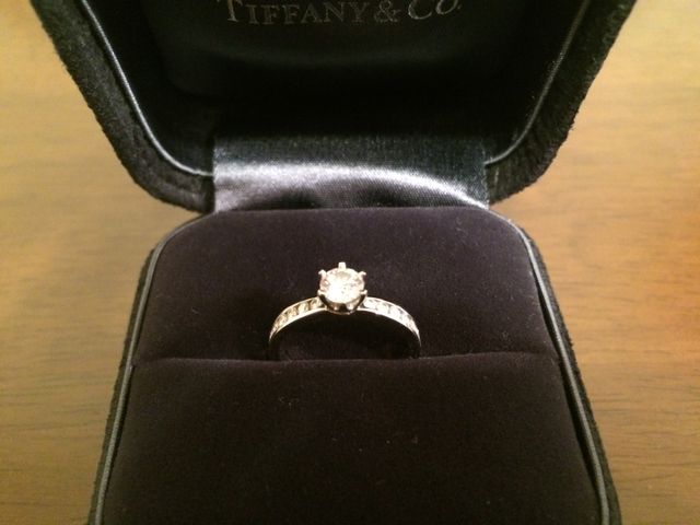 上品な濃紺のケースに入っています。