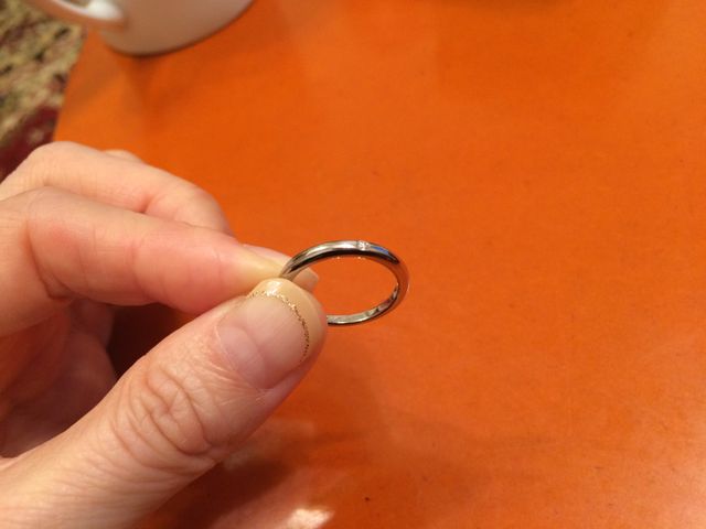 指のカーブに合わせて太さが調整されています。