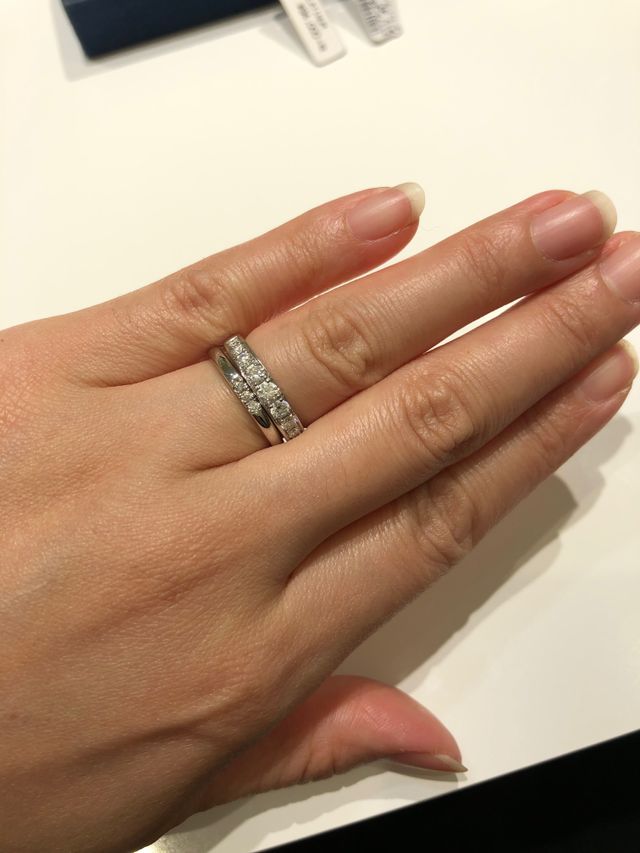 ピュアネスと婚約指輪の重ね付け